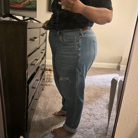 Plus Size Hollister Jean! 21L (Fits like a size 22W) - Picture 10 of 10